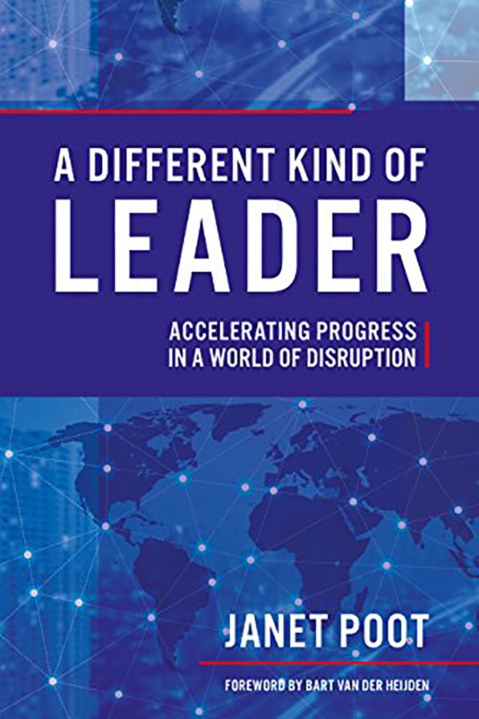 Blauwe kaft met wereldkaart en boektitel 'A Different Kind of Leader'